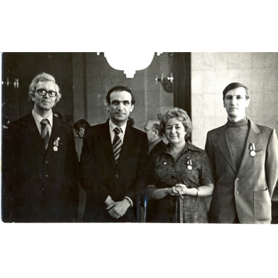 Слева направо: О.И.Журин, советник посольства НРБ в СССР Милен Маринов, Ю.А. Романова, А.А.Васильев Слева направо: О.И.Журин, советник посольства НРБ в СССР Милен Маринов, Ю.А. Романова, А.А.Васильев